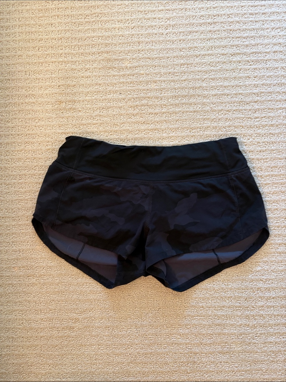 Camo Lululemon speed up shorts 2.5 inch seam